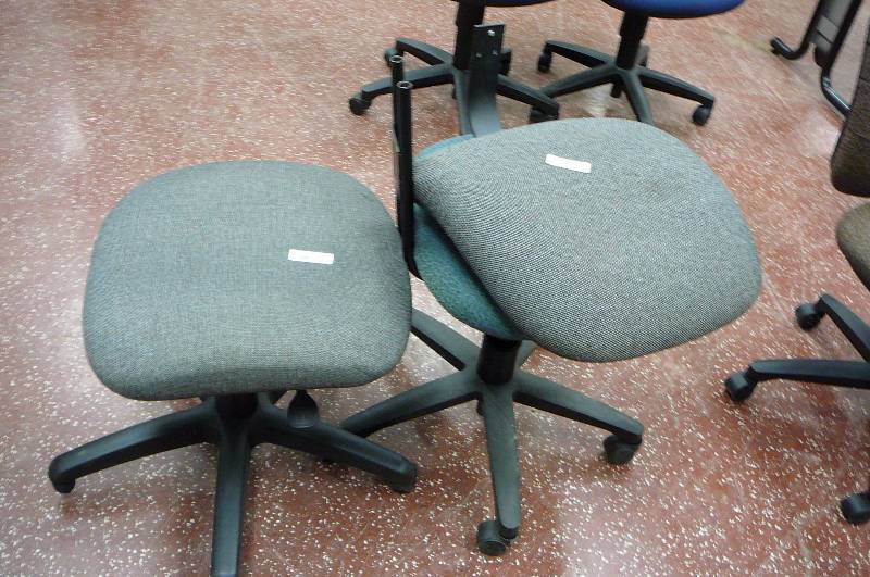lot 211 image: Office Chairs