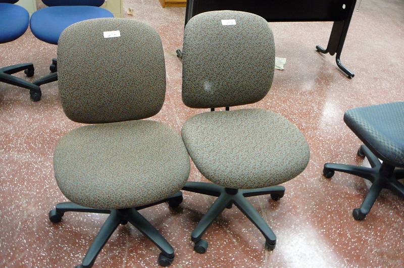 lot 212 image: Office Chairs
