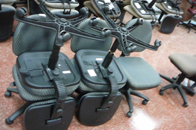 lot 213 image: Office Chairs