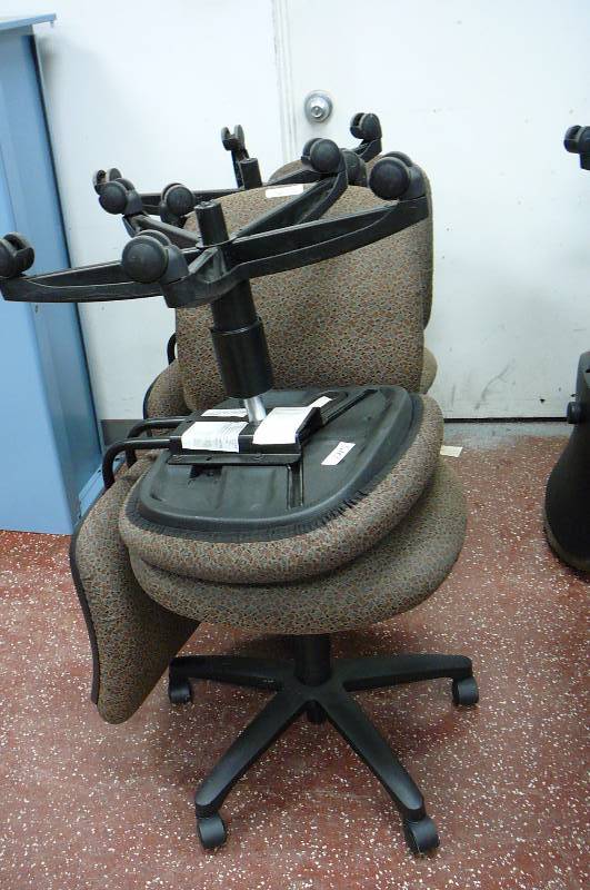 lot 215 image: Office Chairs