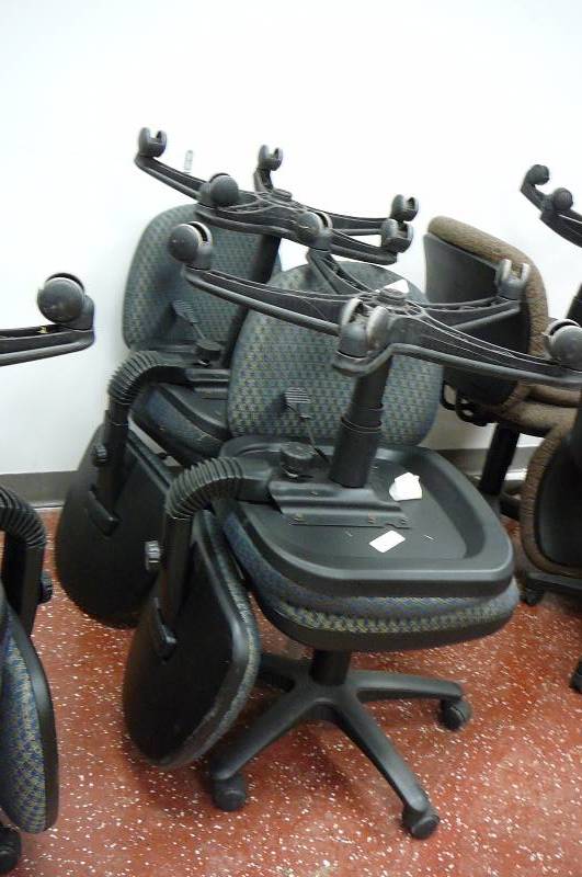 lot 219 image: Office Chairs