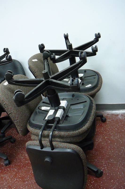 lot 220 image: Office Chairs