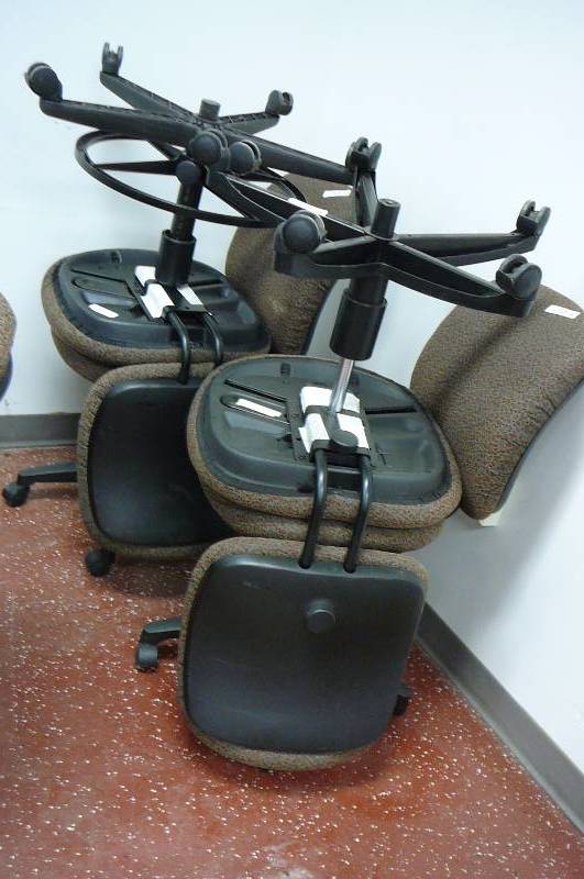 lot 222 image: Office Chairs