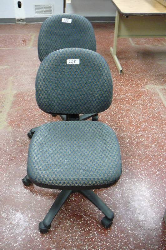 lot 223 image: Office Chairs
