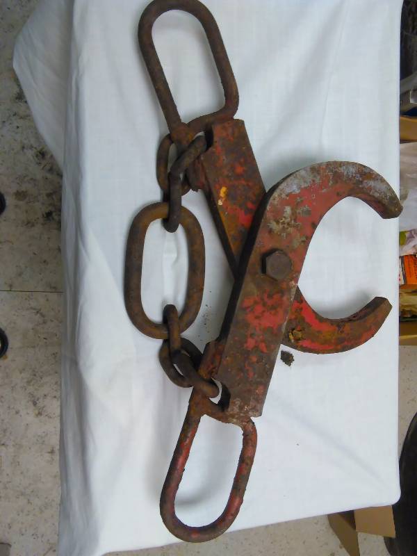 Vintage Heavy Duty Clamp and chain, 1� diameter metal, center link is 5�, other links 2.5�