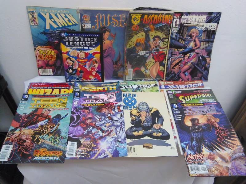 Movie Justice League Star Crossed the Movie and assorted Comic books (13)