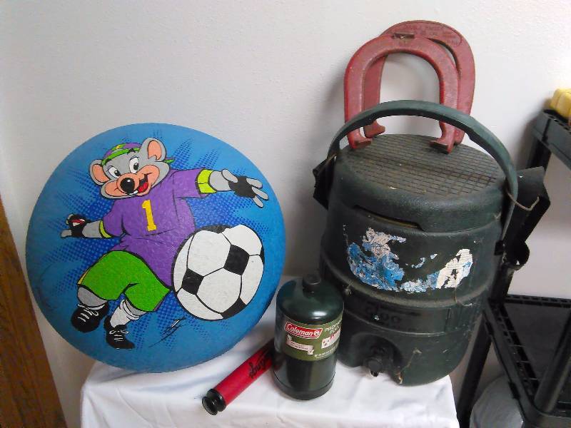 Igloo water cooler, ball, horse shoes