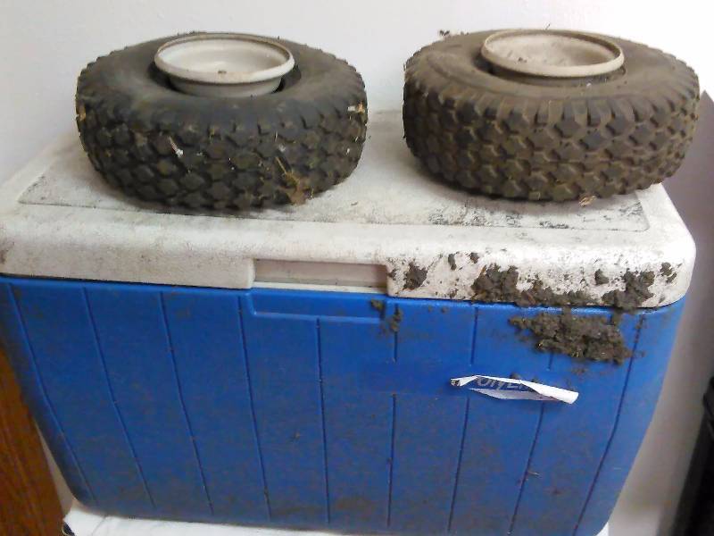 Cooler and 2 wheels