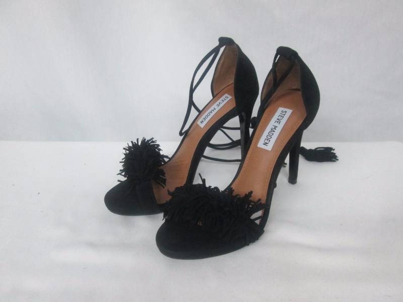 lot 32 image: Steve Madden Womens Sassey Sandal
