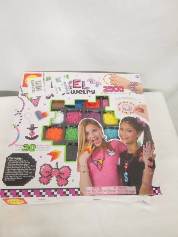 lot 62 image: ALEX Toys Ultimate Pixel Jewelry Craft Kit