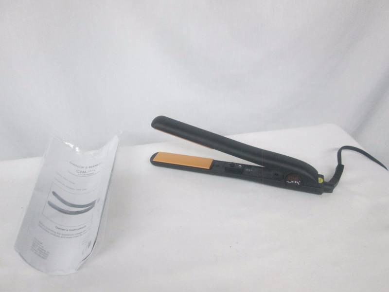 lot 39 image: CHI Air Style Series Flat Iron