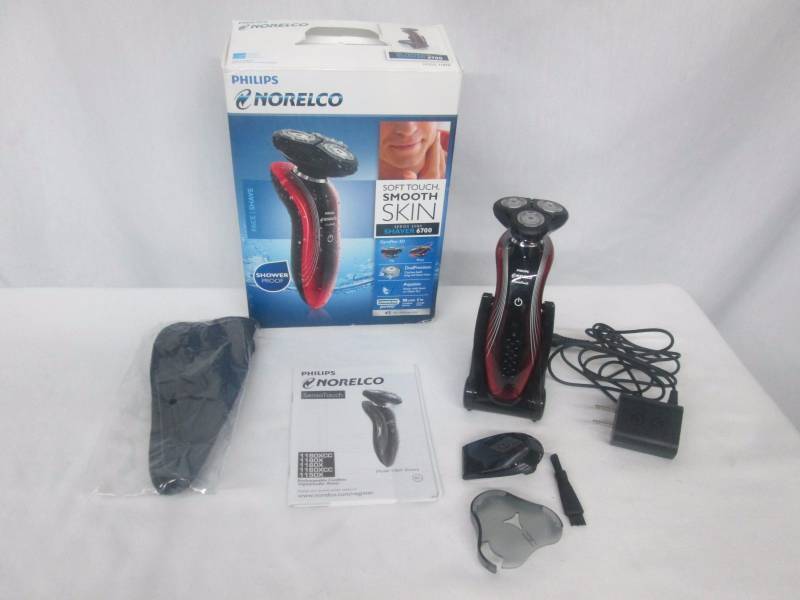 lot 26 image: Norelco 6000 Series WetDry Shaver