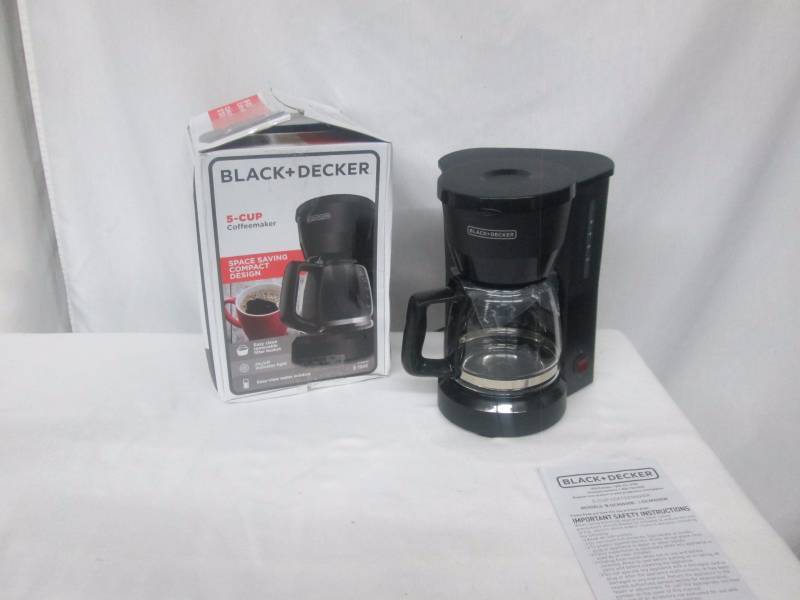 lot 60 image: Black & Decker Automatic 5-Cup Coffeemaker