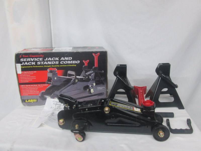 lot 28 image: 2 Ton Floor Jack with Jack Stand