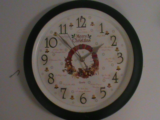 lot 107 image: Christmas Clock