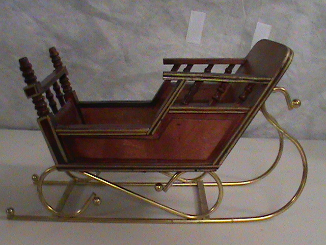 lot 118 image: 13 X 7 Sleigh, removable sleigh from rails to use as baby bed for doll
