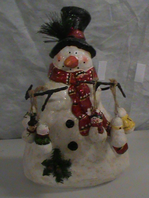 lot 128 image: Mama Snowman with 6 babies in her arms
