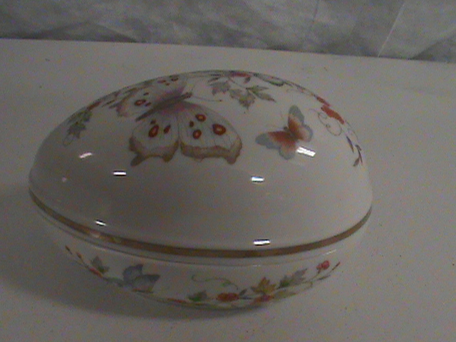 lot 139 image: Fine Porcelain Decorated Egg