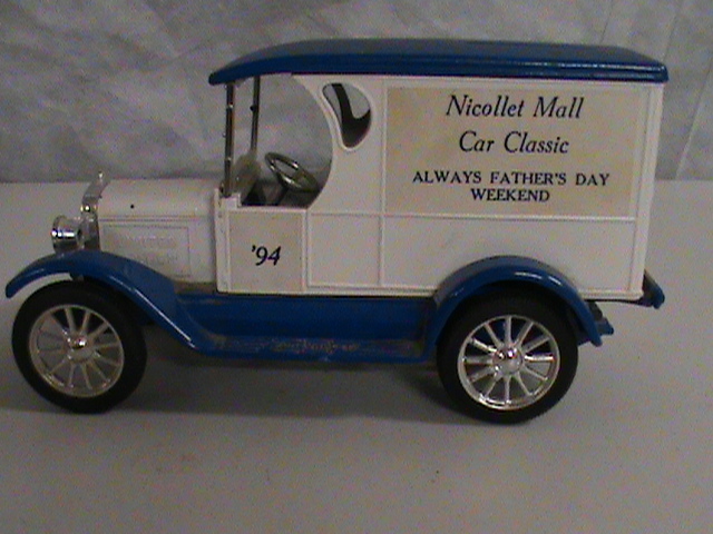 lot 149 image: Vintage Limited Edition Cast Iron 1923 Delivery Van