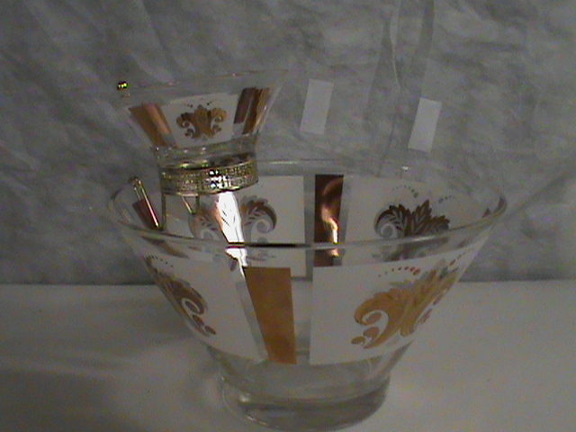 lot 187 image: Chip and Dip holder from the 1950s