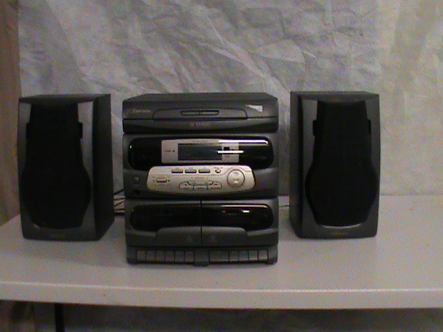 lot 195 image: Emerson 3 disc stereodvd player2 cassette