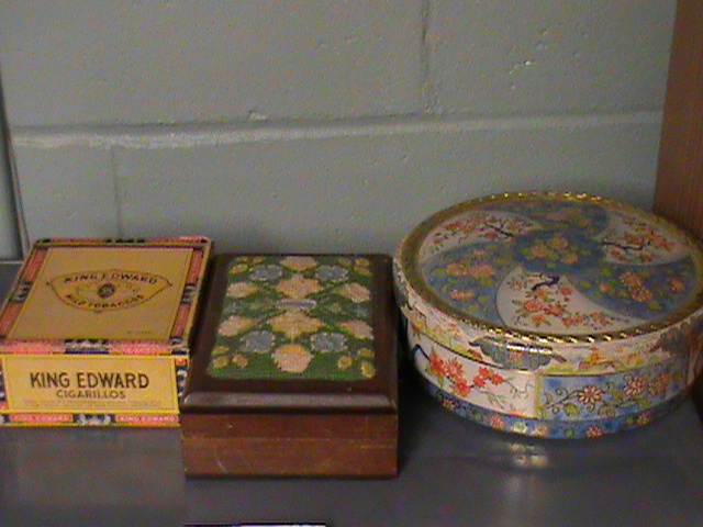 lot 199 image: King Edward Cigar Box, Vintage jewelry box and big tin