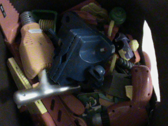 lot 206 image: Bag of toy tools