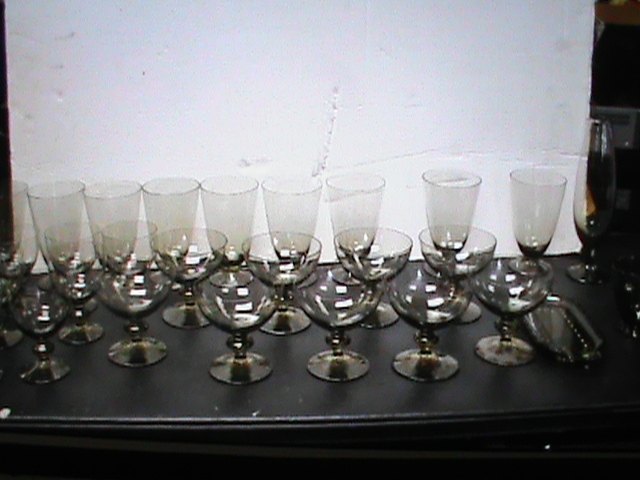 lot 212 image: Set of Vintage Antique Glassware