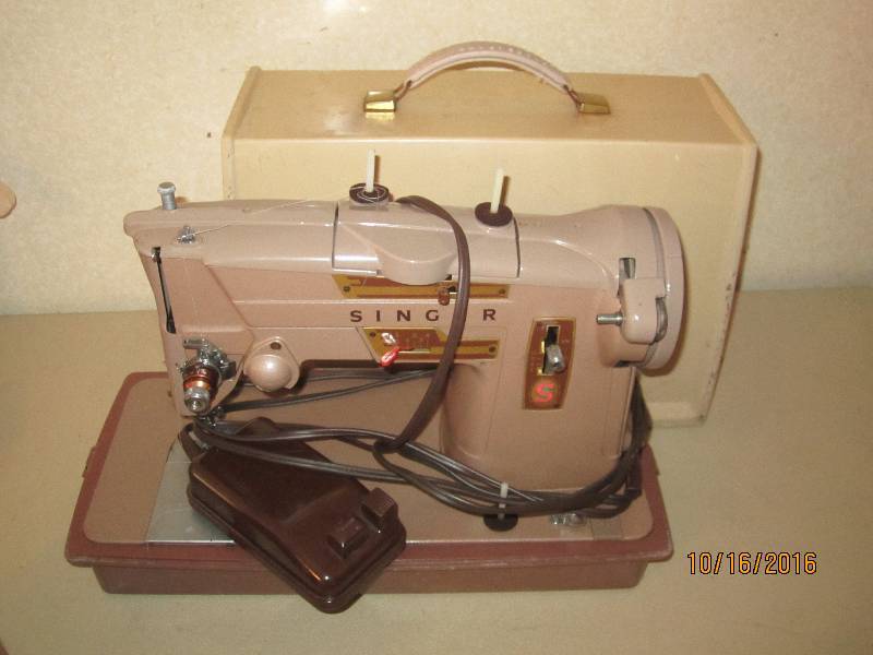 Singer sewing machine with case...