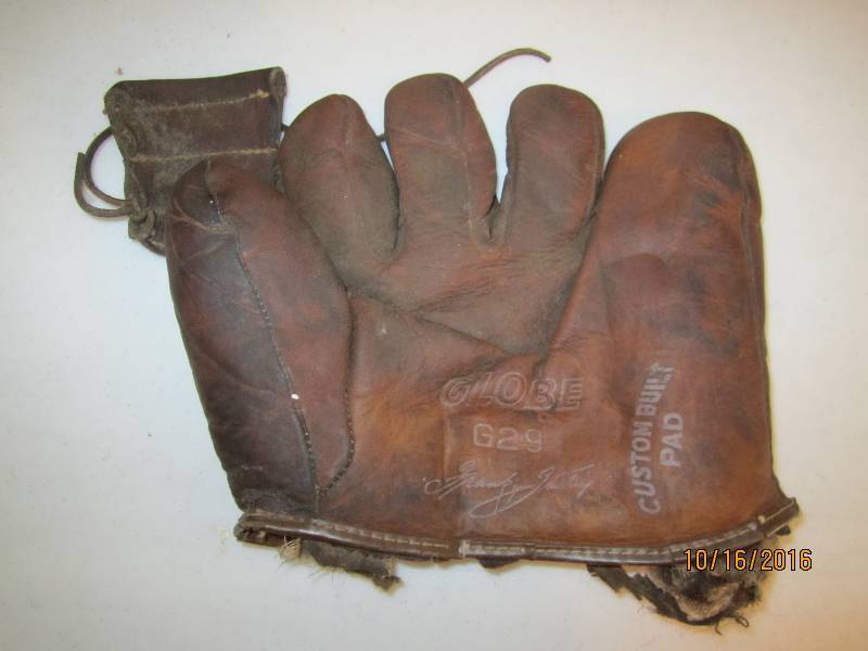 Vintage Globe leather glove...
