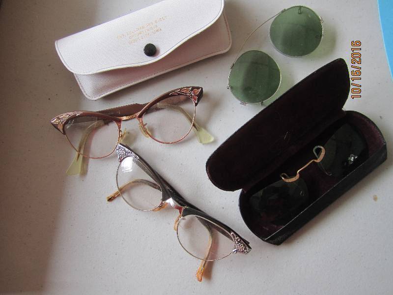 Lotof vintage glasses...