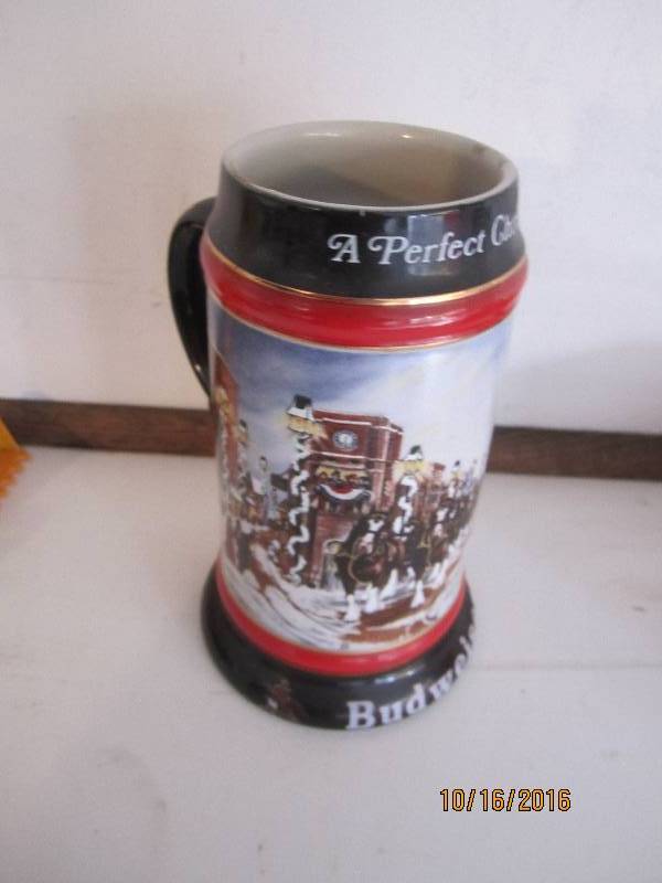 Budweiser Christmas moug...