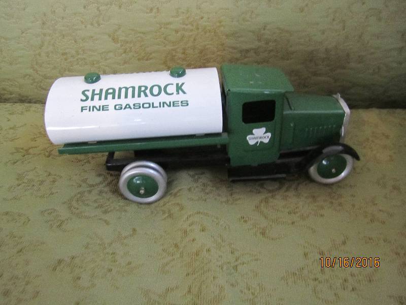 Metal Shamrock gas truck...