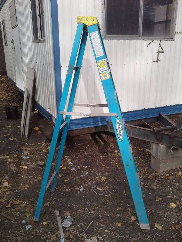 Fiberglass Ladder(8 ft)