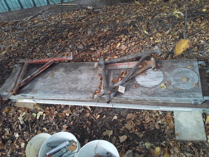 Scaffolding Platform(2) with bracing arms(4)