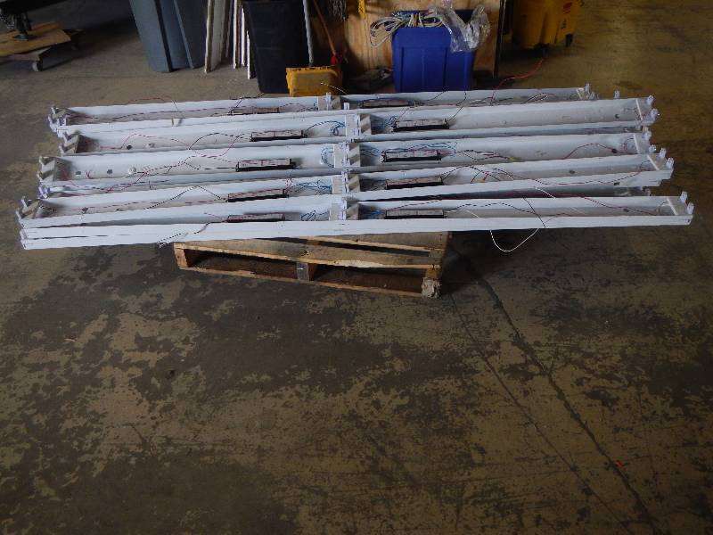 2 8ft Fluorescent Light Fixture