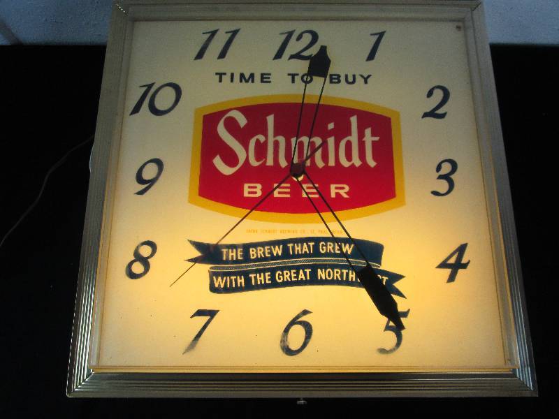 lot 1 image: Schmidt Beer Clock