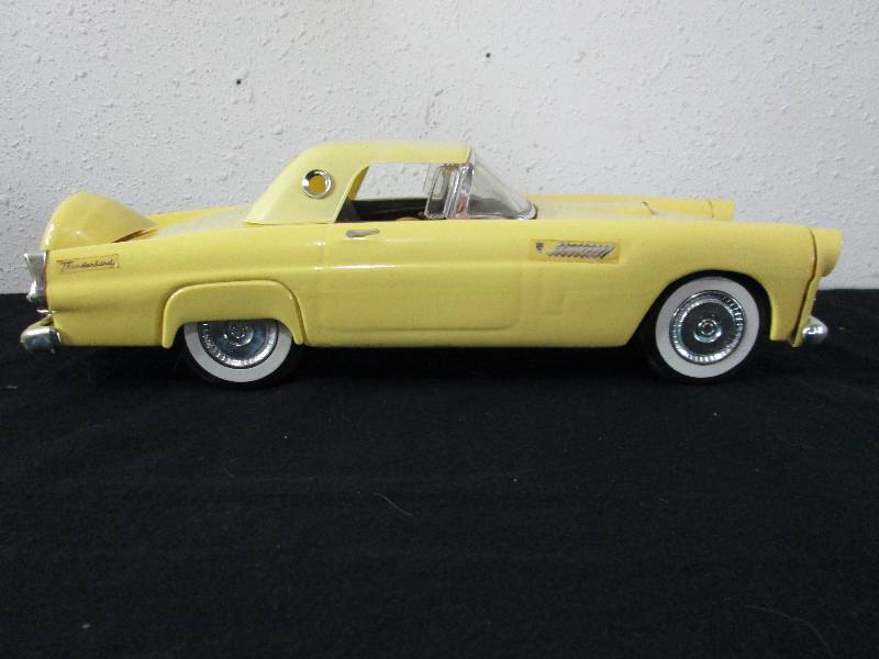 lot 3 image: Jim Beam 1956 Thunderbird Decanter