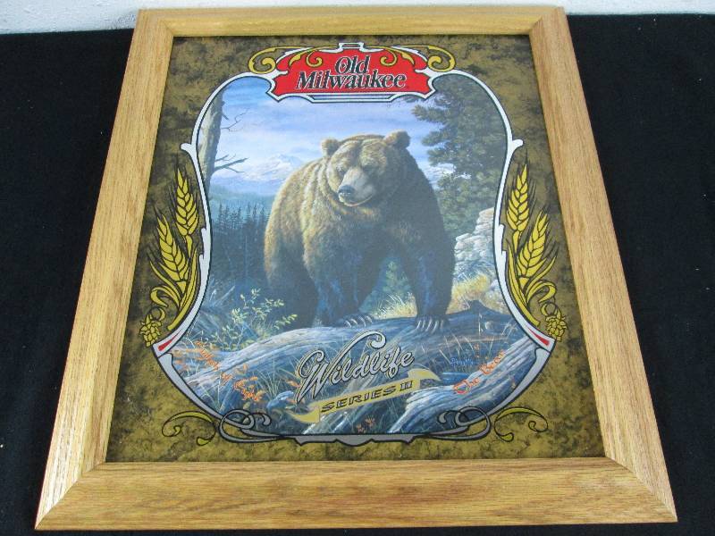 lot 18 image: Old Milwaukee The Bear Sign