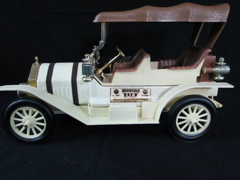 lot 89 image: Jim Beam Decanter 1909 Thomas Flyer