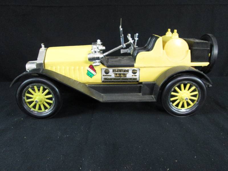 lot 90 image: Jim Beam Decanter Stutz