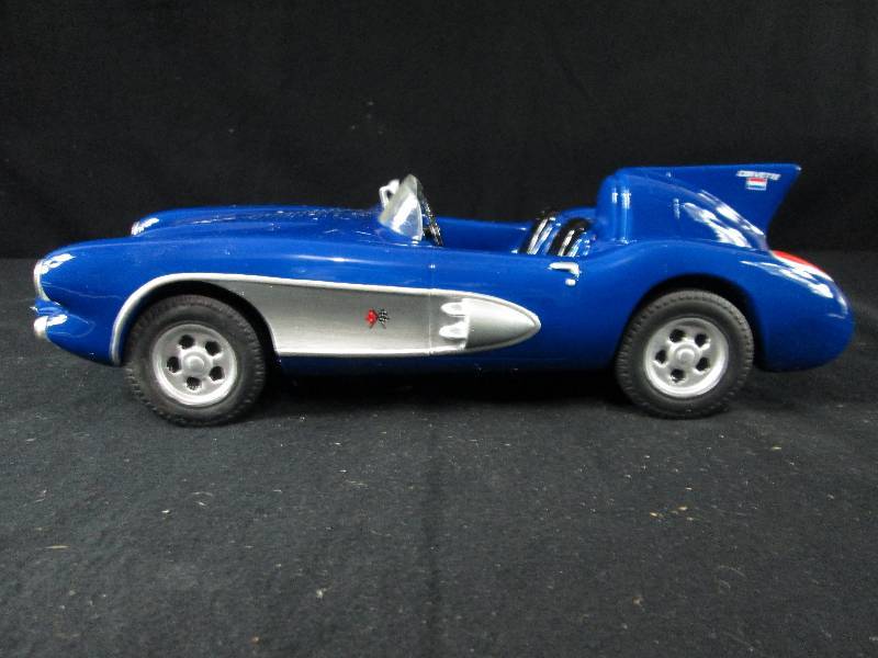 lot 97 image: Jim Beam Decanter 1952 SR-2 Corvette