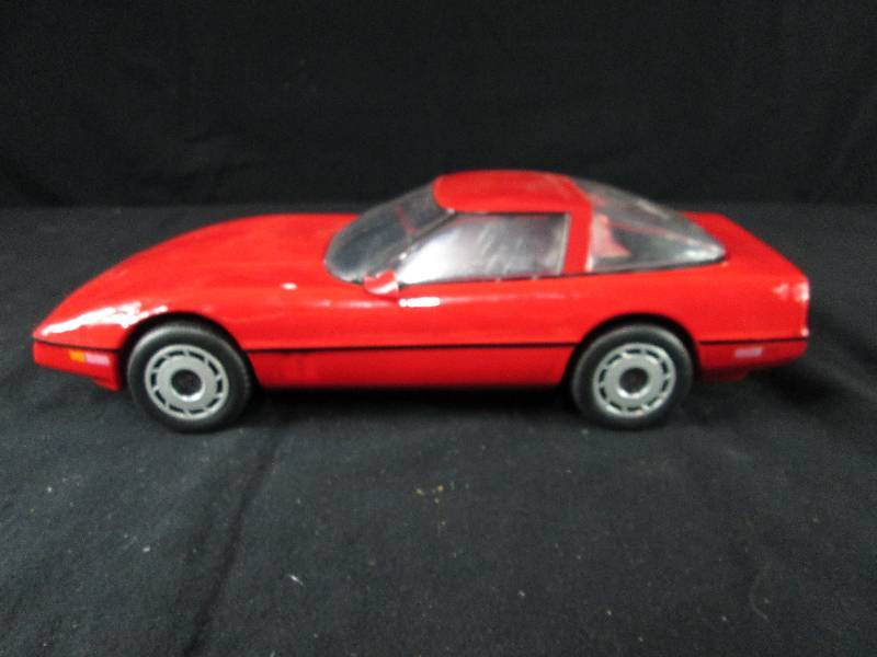 lot 102 image: Jim Beam Decanter 1984 Corvette