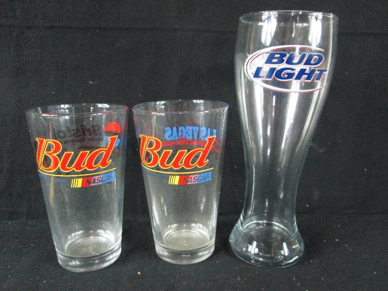 lot 143 image: Budweiser Nascar Drink Glasses