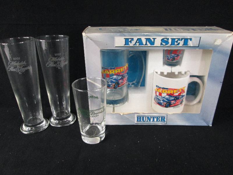 lot 144 image: Nascar Glass Set & Michelob Ales & Lagers
