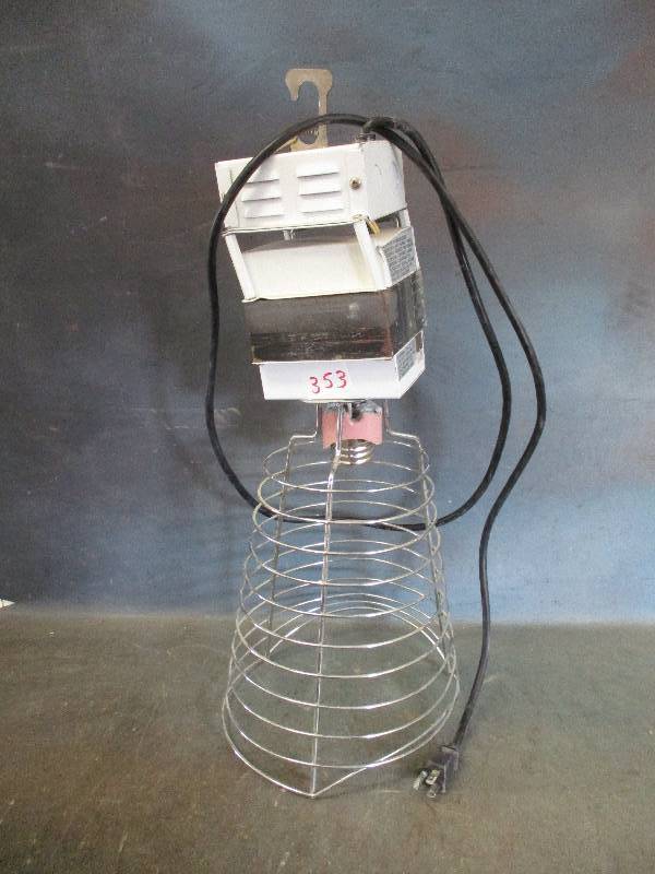Light Fixture with Autotransformer Ballast