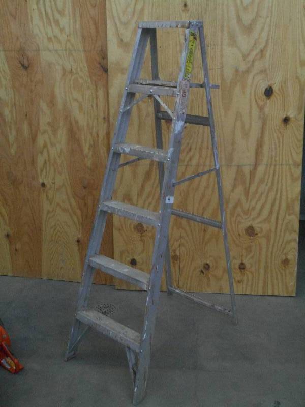 lot 4 image: White 200# Aluminum 6ft Step Ladder...