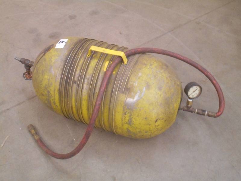 lot 6 image: Vintage Portable Air Tank ...