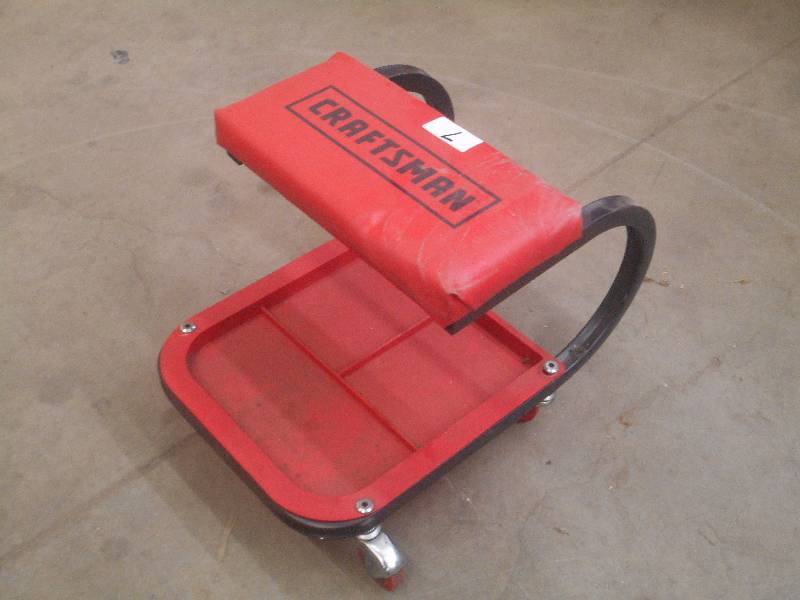 lot 7 image: Craftsman Work Stool ...
