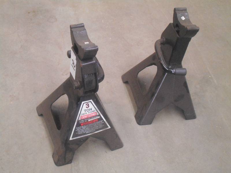 lot 21 image: Set Of Steel 3000# Jack Stands, Lik...
